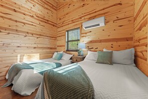 3 bedrooms, iron/ironing board, WiFi, bed sheets - Mnt. View Cabin Near River w/ Hot Tub + Fire Pit Sleeps 10 (Jasper)