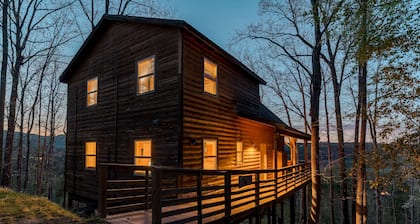 Mnt. View Cabin Near River w/ Hot Tub + Fire Pit Sleeps 10