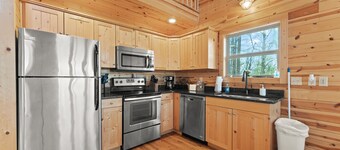 Jasper Cabin w/ Hot Tub, Fire Pit & Mountain Views