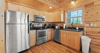 Jasper Cabin w/ Hot Tub, Fire Pit & Mountain Views