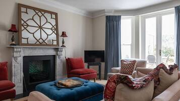 Apartment (2 Bedrooms) | Living area | TV