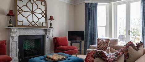 Apartment (2 Bedrooms) | Living area | TV