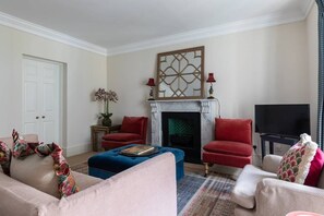 Apartment (2 Bedrooms) | Living area