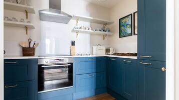 Apartment (2 Bedrooms) | Private kitchen | Oven, dishwasher, electric kettle