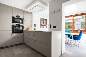 Leilighet (3 Bedrooms) | Eget kjøkken | Mikrobølgeovn, ovn, oppvaskmaskin og vannkoker