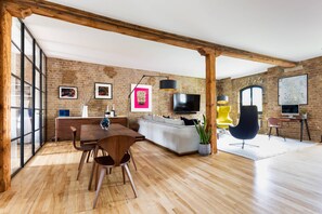 Apartment (2 Bedrooms) | Living area