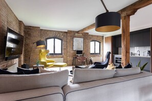 TV - Tyers Gate II by Onefinestay (London)