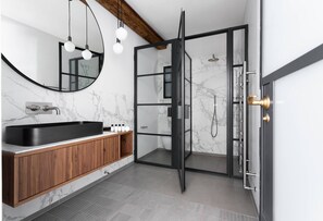 Apartment (2 Bedrooms) | Bathroom