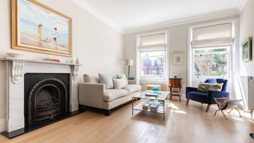 Apartment (2 Bedrooms) | Living area | TV