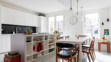 Apartment (1 Bedroom) | Private kitchen | Oven, dishwasher, electric kettle