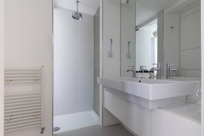 Appartamento (1 Bedroom) | Bagno | Doccia, asciugacapelli, asciugamani, shampoo