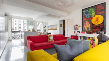 Apartment (1 Bedroom) | Living area | TV