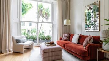 Apartment (2 Bedrooms) | Living area