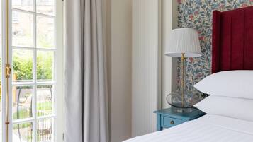 Apartment (2 Bedrooms) | 2 bedrooms, iron/ironing board, bed sheets