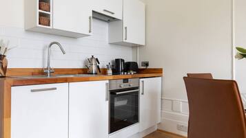 Apartment (2 Bedrooms) | Private kitchen