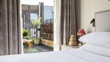 Apartment (3 Bedrooms) | 3 bedrooms, iron/ironing board, bed sheets