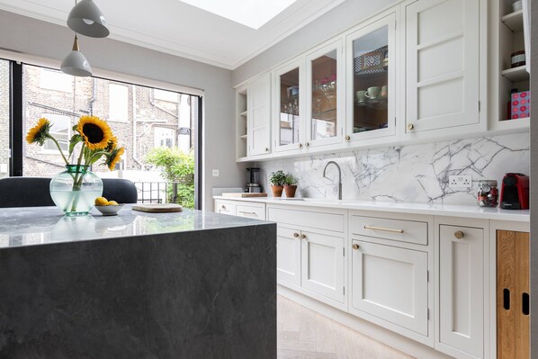 アパートメント (3 Bedrooms) | 専用キッチン | 電子レンジ、オーブン、食器洗い機、電気ポット