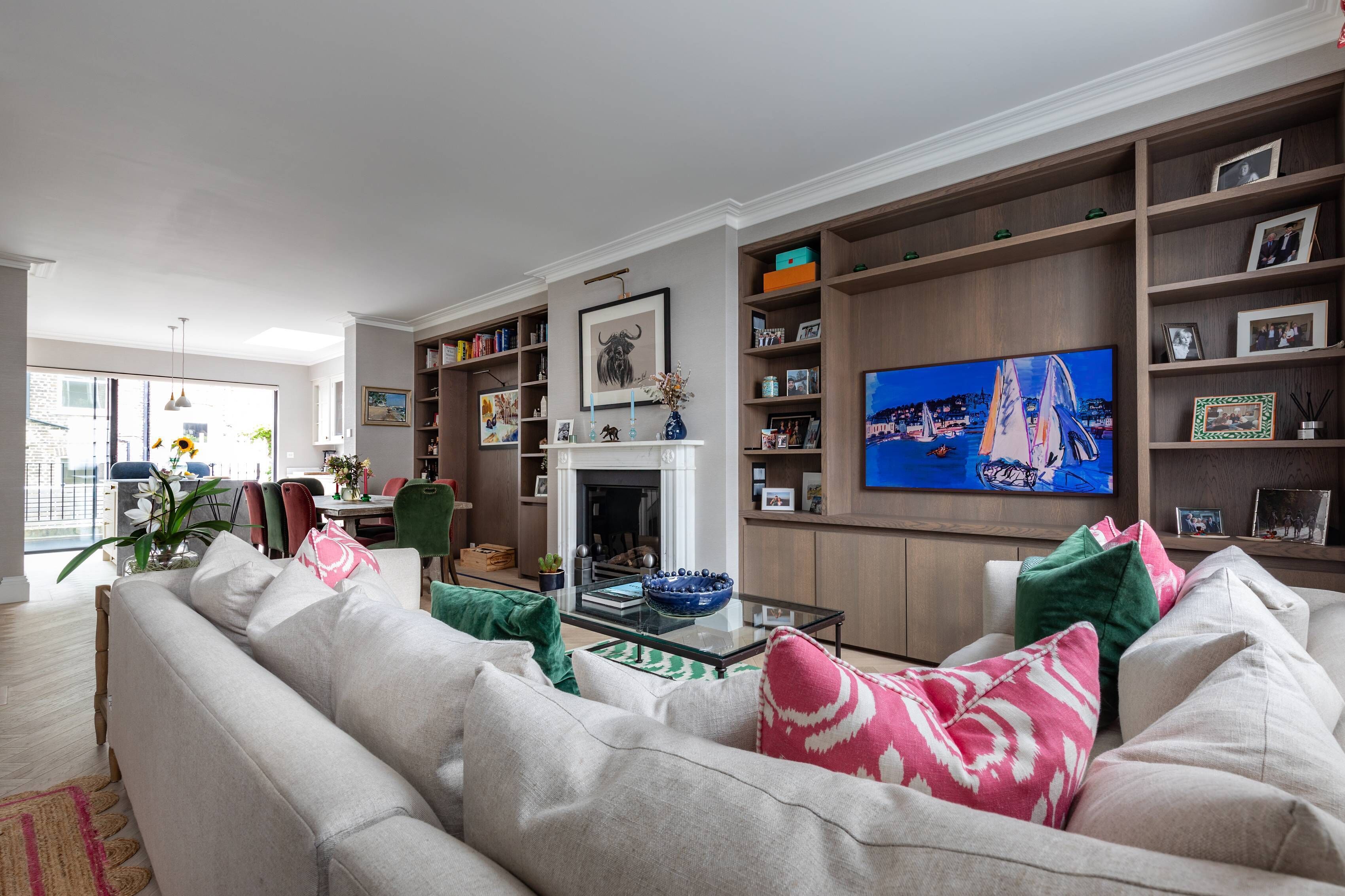 Apartment (3 Bedrooms) | Living area | TV