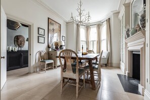 Dining room - Chesilton Road by Onefinestay (London)