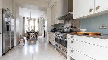 Apartment (5 Bedrooms) | Private kitchen