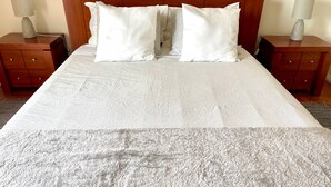 2 bedrooms, iron/ironing board, Internet, bed sheets