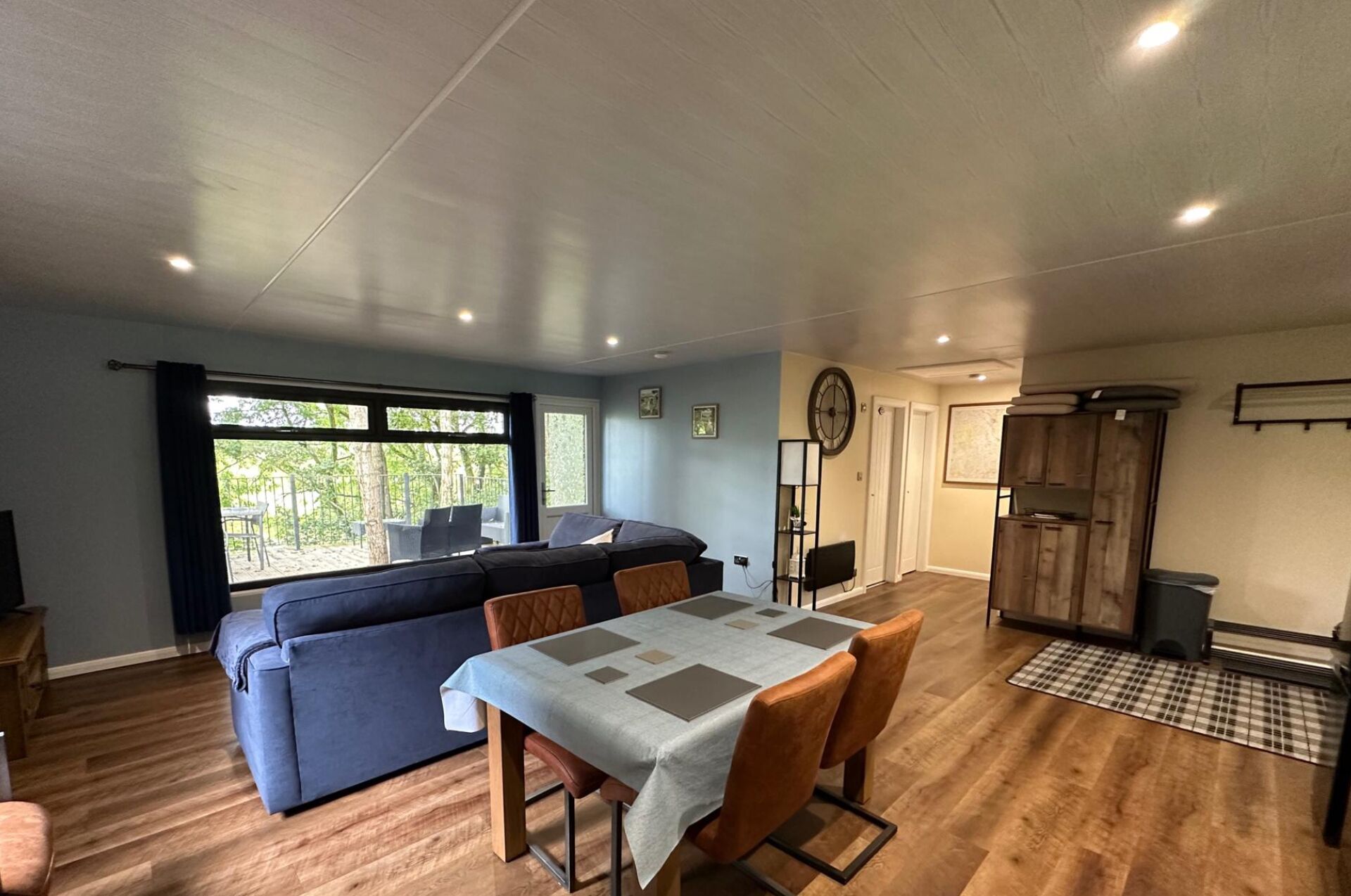 Cabin | Living area | TV