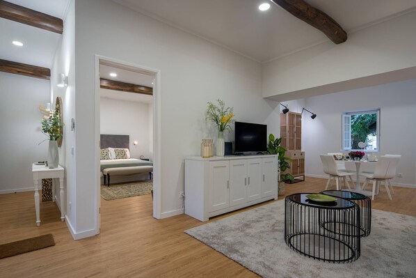 TV - CASA DE SANTA RITA by Azores HomeMade (Ponta Delgada)