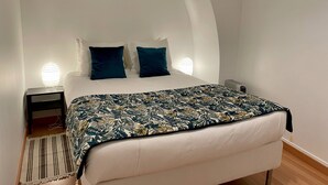 1 bedroom, iron/ironing board, internet, bed sheets - CASA DO COLÉGIO 57 by Azores HomeMade (Ponta Delgada)