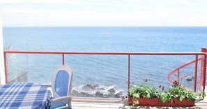 Outdoor dining - CASA DO MAR by Azores HomeMade (Ponta Delgada)