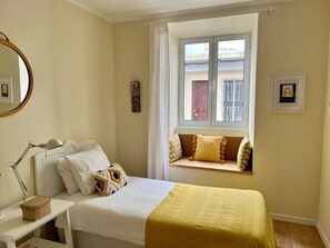 2 bedrooms, iron/ironing board, Internet, bed sheets