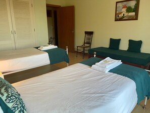 2 bedrooms, iron/ironing board, Internet, bed sheets