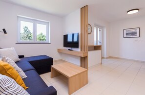 尊榮公寓, 1 間臥室, 部分海景 | 起居區