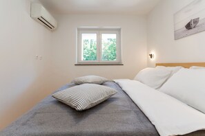 Premium Apartment, 1 Bedroom, Partial Sea View