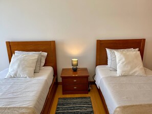 2 dormitorios, tabla de planchar con plancha, Internet y ropa de cama