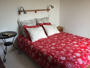 3 bedrooms, iron/ironing board, Internet, bed sheets - QUINTA DA FALÉSIA CASA AMARELA by Azores HomeMade (Ponta Delgada)