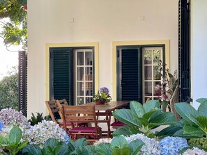 Outdoor dining - QUINTA DAS BOLAS by Azores HomeMade (Ponta Delgada)