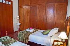 4 Schlafzimmer, Bügeleisen/Bügelbrett, Internetzugang, Bettwäsche