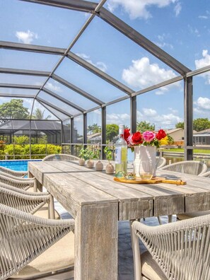 Outdoor dining - Endless Summer Hideaway (Cape Coral)