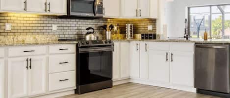 Frigorífic, microones, forn i placa de cuina