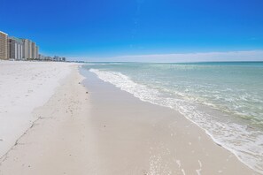 On the beach - Breakers East 1205- Gulf Front Spacious 2 BR/2BA Beach setup included (Destin)