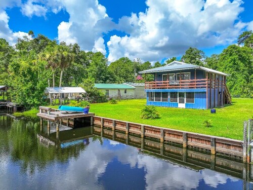 Charming 2-bedroom LAKEHOUSE house with WiFi, AC on George's Lake!