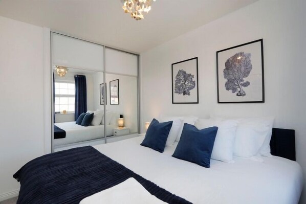 5 bedrooms, iron/ironing board, free WiFi, bed sheets