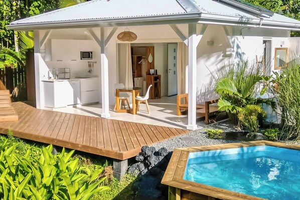 Outdoor dining - The White Palm - Tropical Bungalow (Sainte Rose)