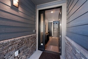 Interior - New Townhome across from Purgatory - Hot Tub, Arcade Game - Views/Shuttle (Durango)