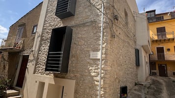 Mặt tiền nơi lưu trú