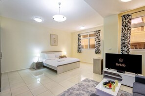Cofres nos quartos, ferros/tábuas de passar roupa, roupa de cama