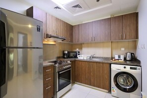 Geladeira, micro-ondas, fogão, cooktop