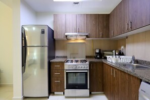 Geladeira, micro-ondas, fogão, cooktop