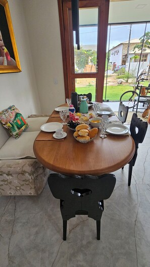 Petit déjeuner composé de spécialités régionales compris tous les jours