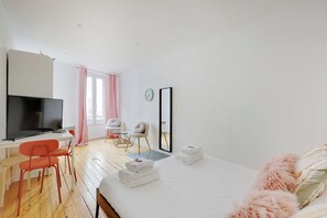 1 bedroom, laptop workspace, iron/ironing board, bed sheets - Charming Appartement - 1bd/4p - Batignolles (Paris)
